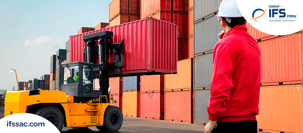 La importancia de la carga y descarga de contenedores en el transporte de mercancías